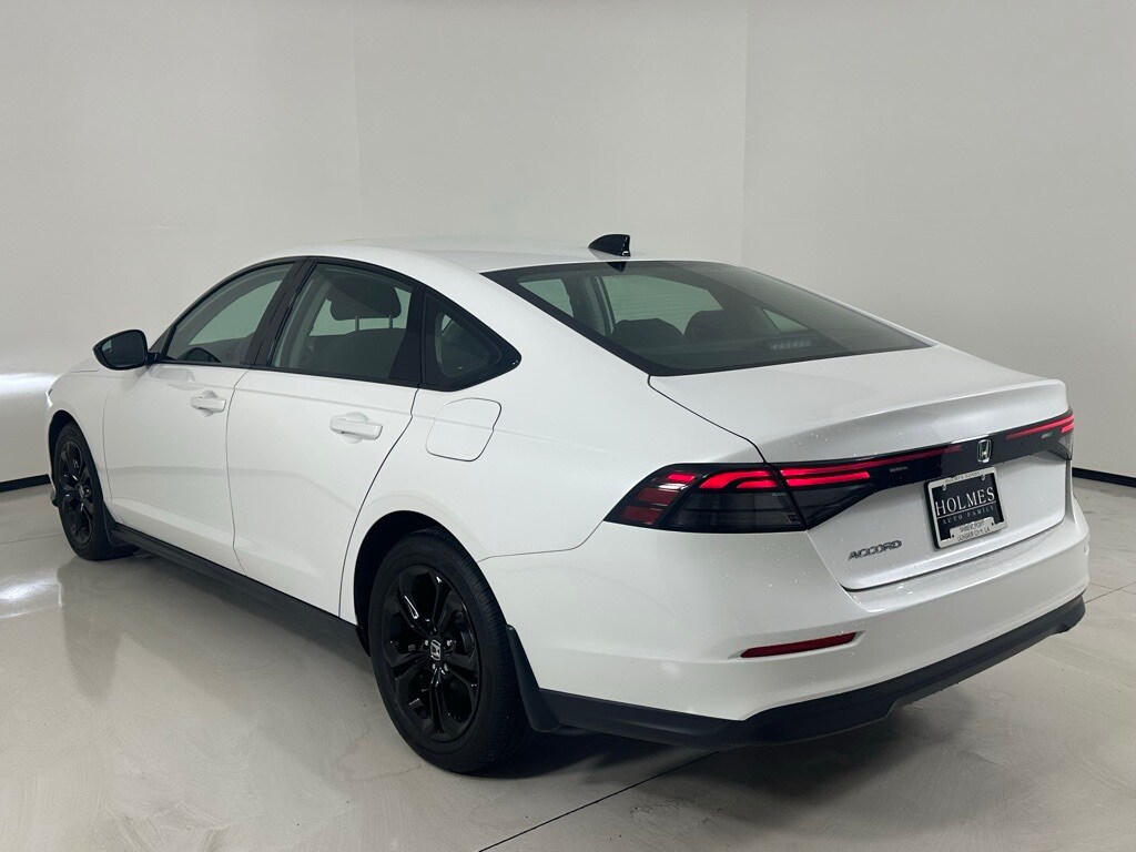 2025 Honda Accord SE photo 2