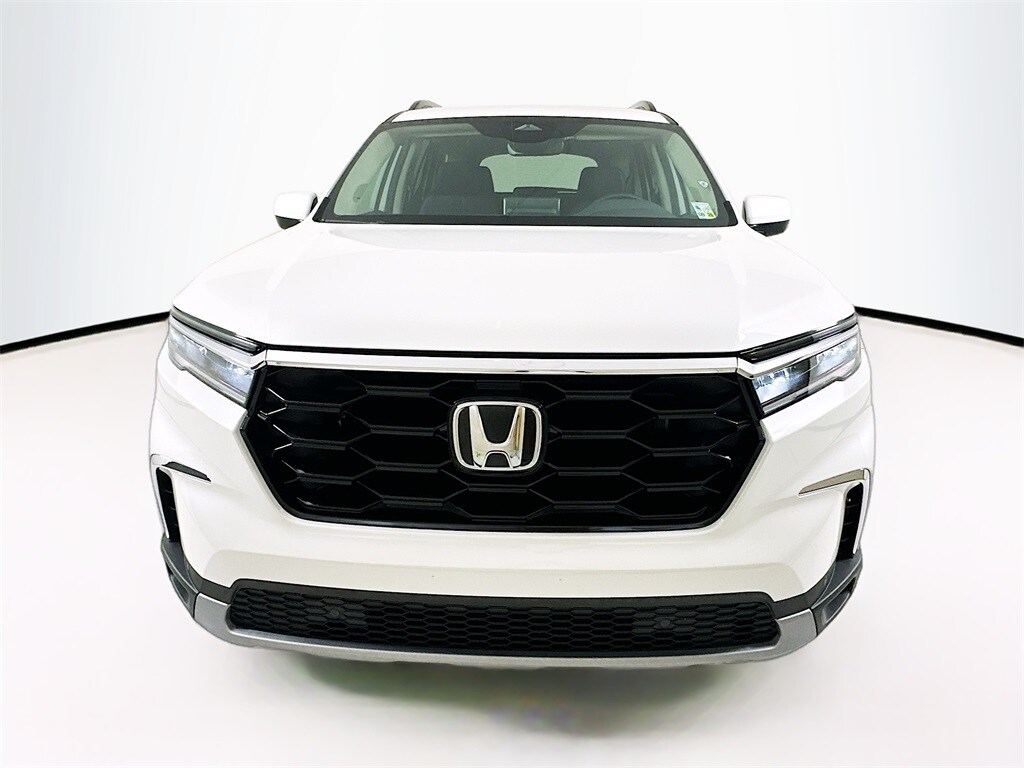 2025 Honda Pilot Touring photo 4