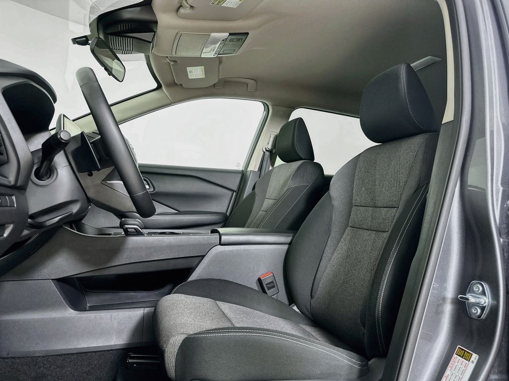 2025 Nissan Rogue SV - Photo 10