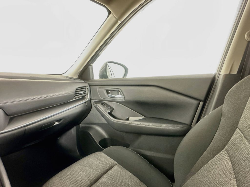 2025 Nissan Rogue SV - Photo 23