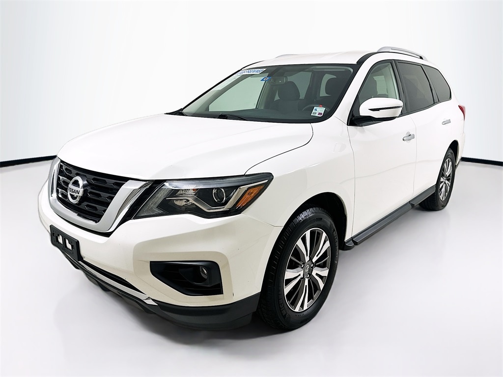 2020 Nissan Pathfinder SV's photo