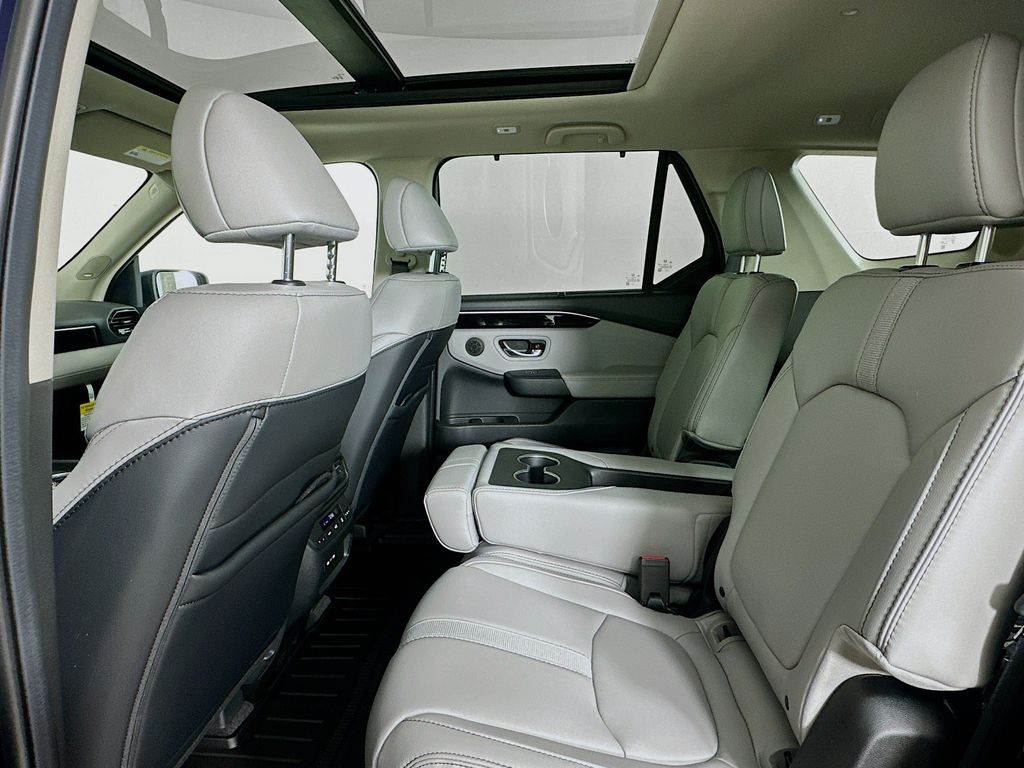 2025 Honda Pilot Touring - Photo 13