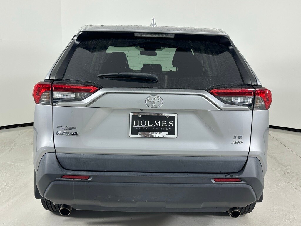 2022 Toyota RAV4 LE photo 3