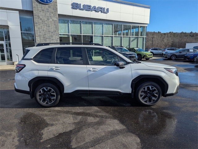 2025 Subaru Forester Premium's photo