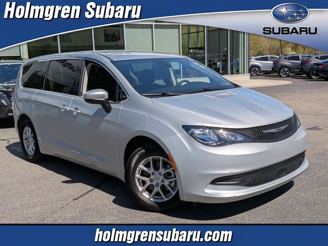 2023 Chrysler Voyager LX's photo