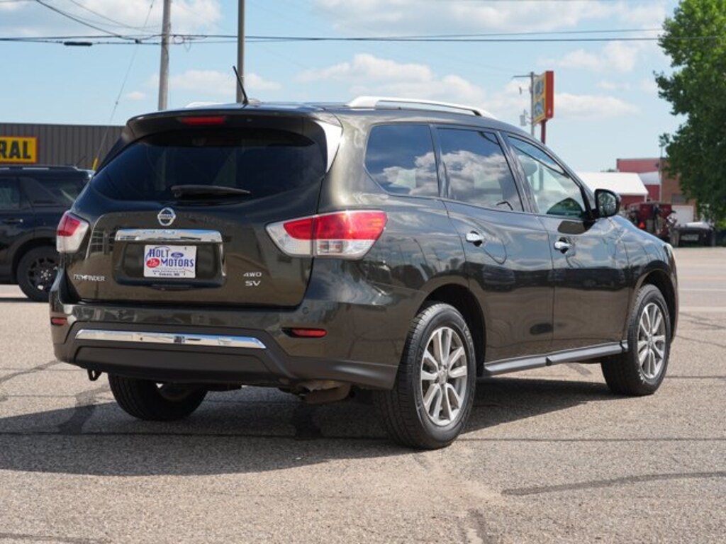 Used 2016 Nissan Pathfinder SV SUV