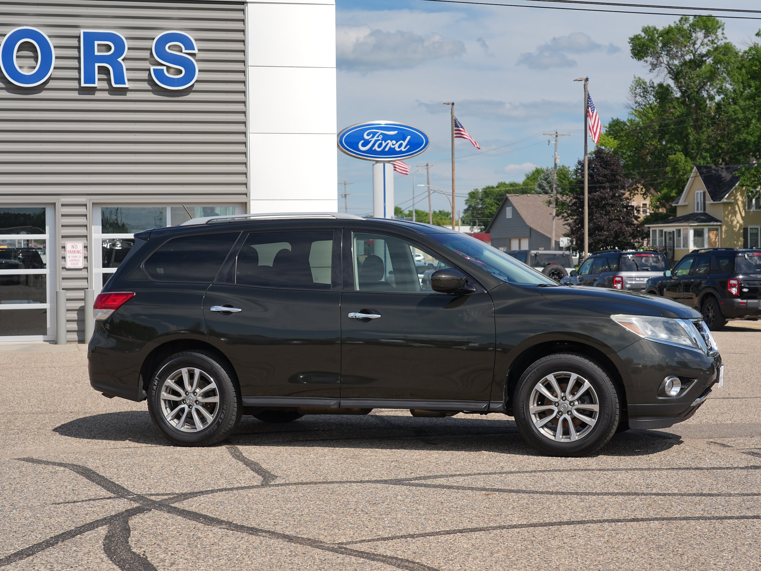 Used 2016 Nissan Pathfinder SV with VIN 5N1AR2MM1GC616281 for sale in Cokato, Minnesota
