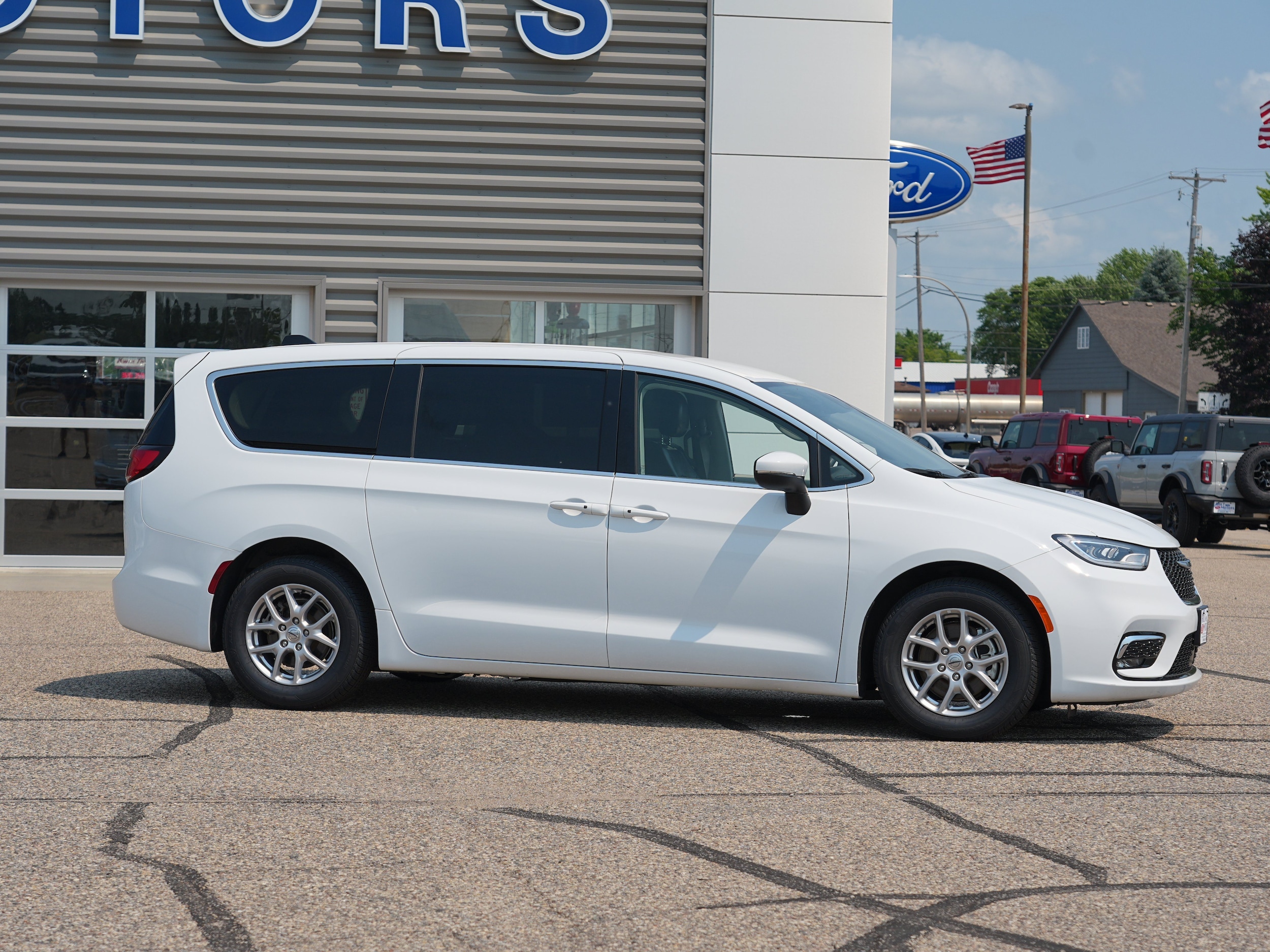 Used 2023 Chrysler Pacifica Touring L with VIN 2C4RC1BG4PR586975 for sale in Cokato, Minnesota