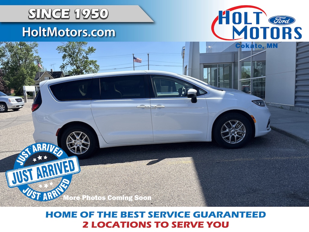 Used 2023 Chrysler Pacifica Touring L Passenger Van