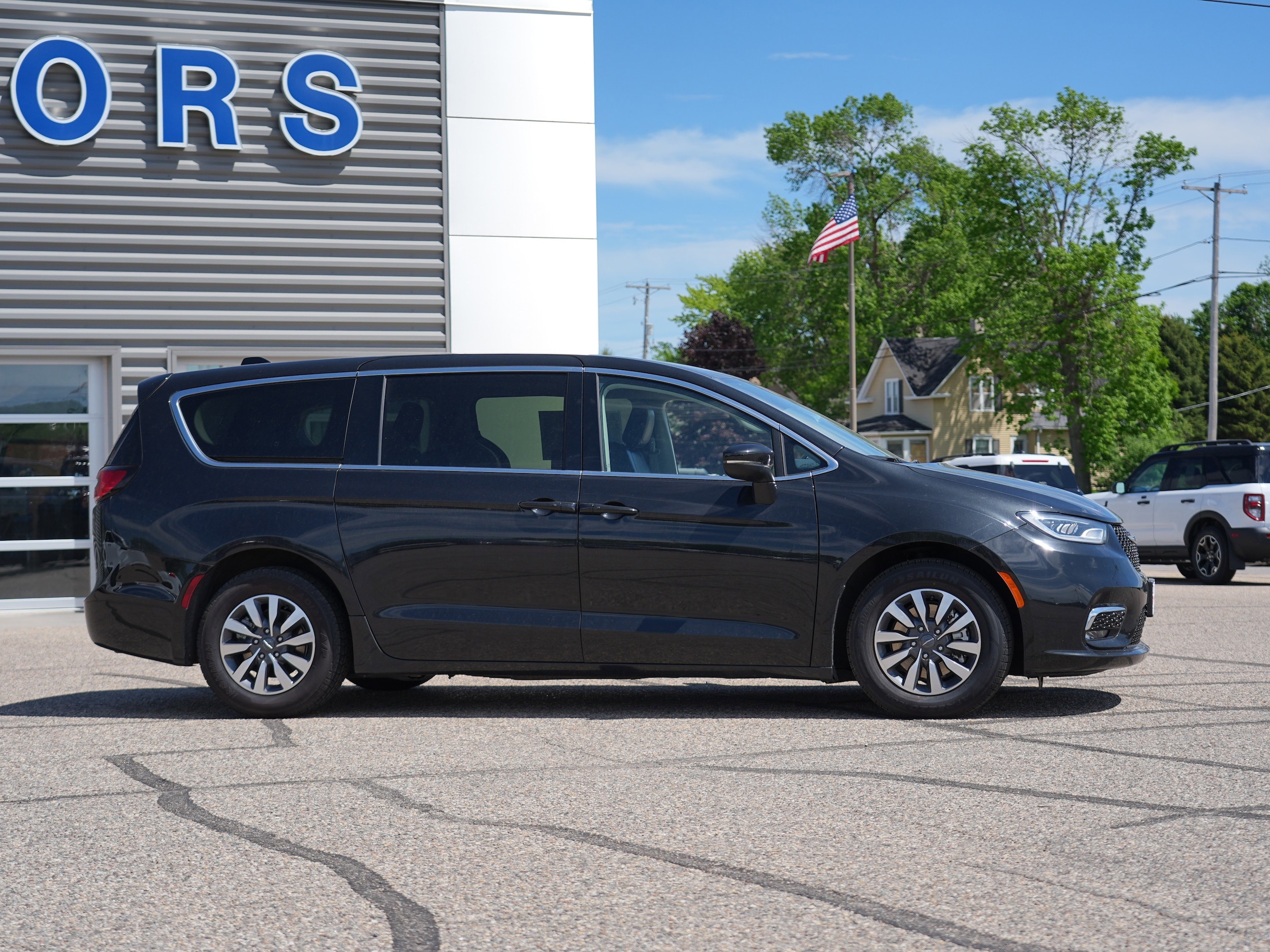 Used 2023 Chrysler Pacifica Hybrid Touring L with VIN 2C4RC1L7XPR631125 for sale in Cokato, Minnesota