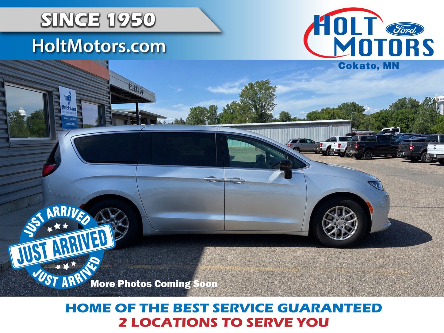 2024 Chrysler Pacifica Touring L's photo