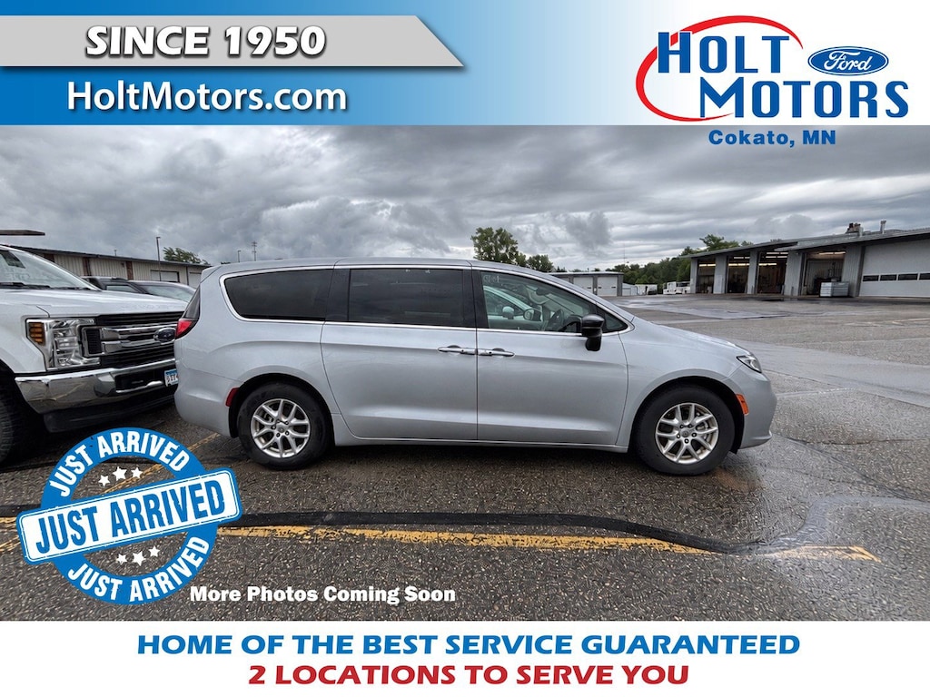 Used 2024 Chrysler Pacifica Touring L Passenger Van