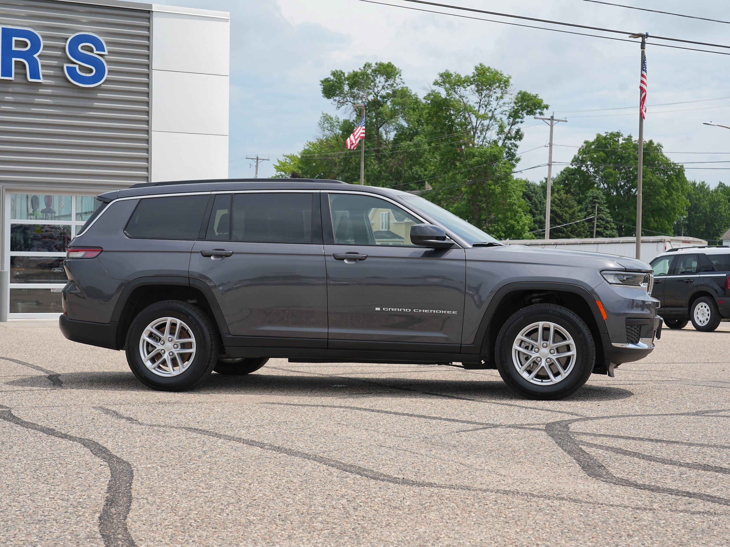 Used 2025 Jeep Grand Cherokee L Laredo with VIN 1C4RJKAG4S8748685 for sale in Cokato, Minnesota