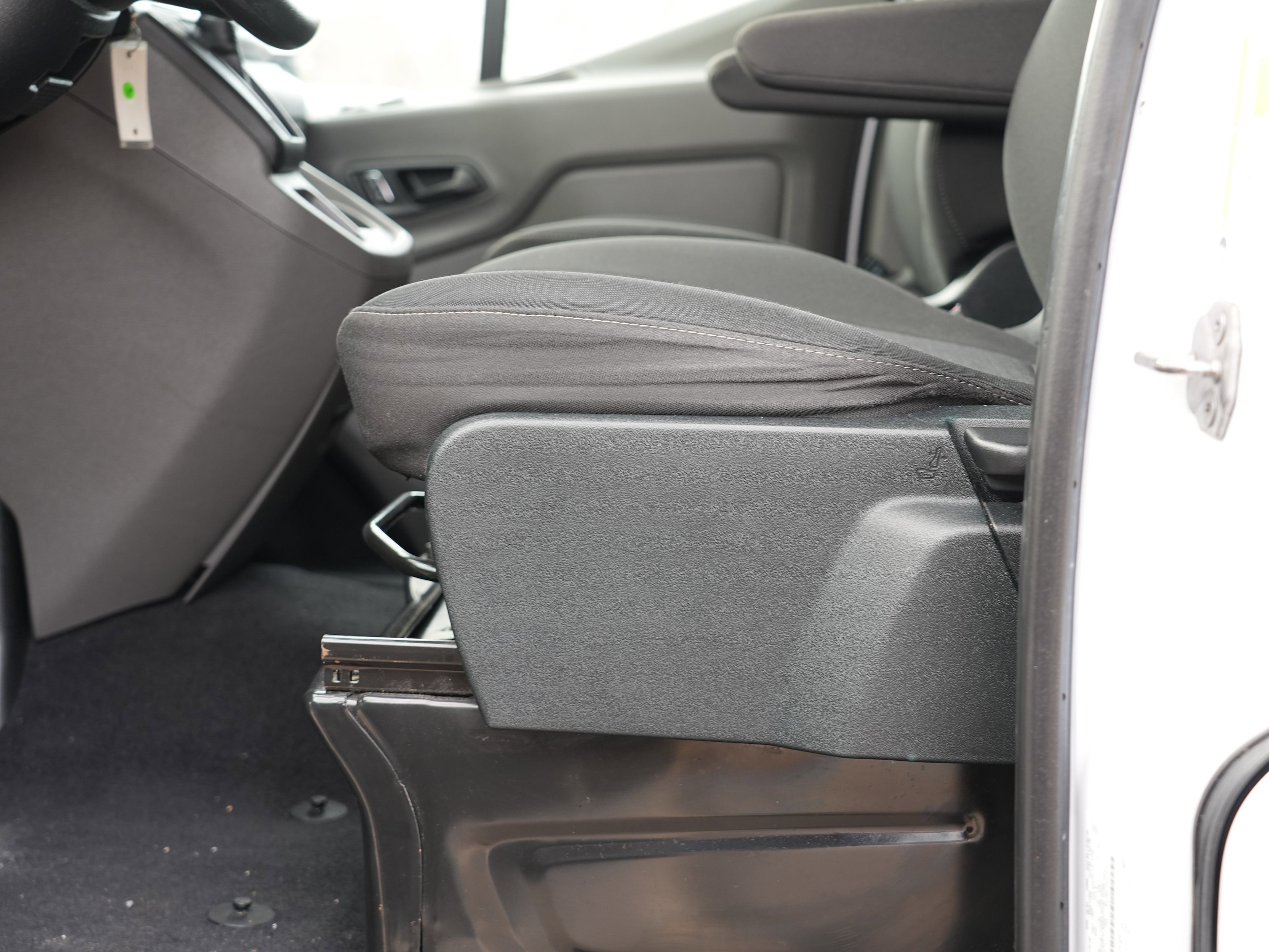 2023 Ford Transit Passenger Van XLT - Photo 15