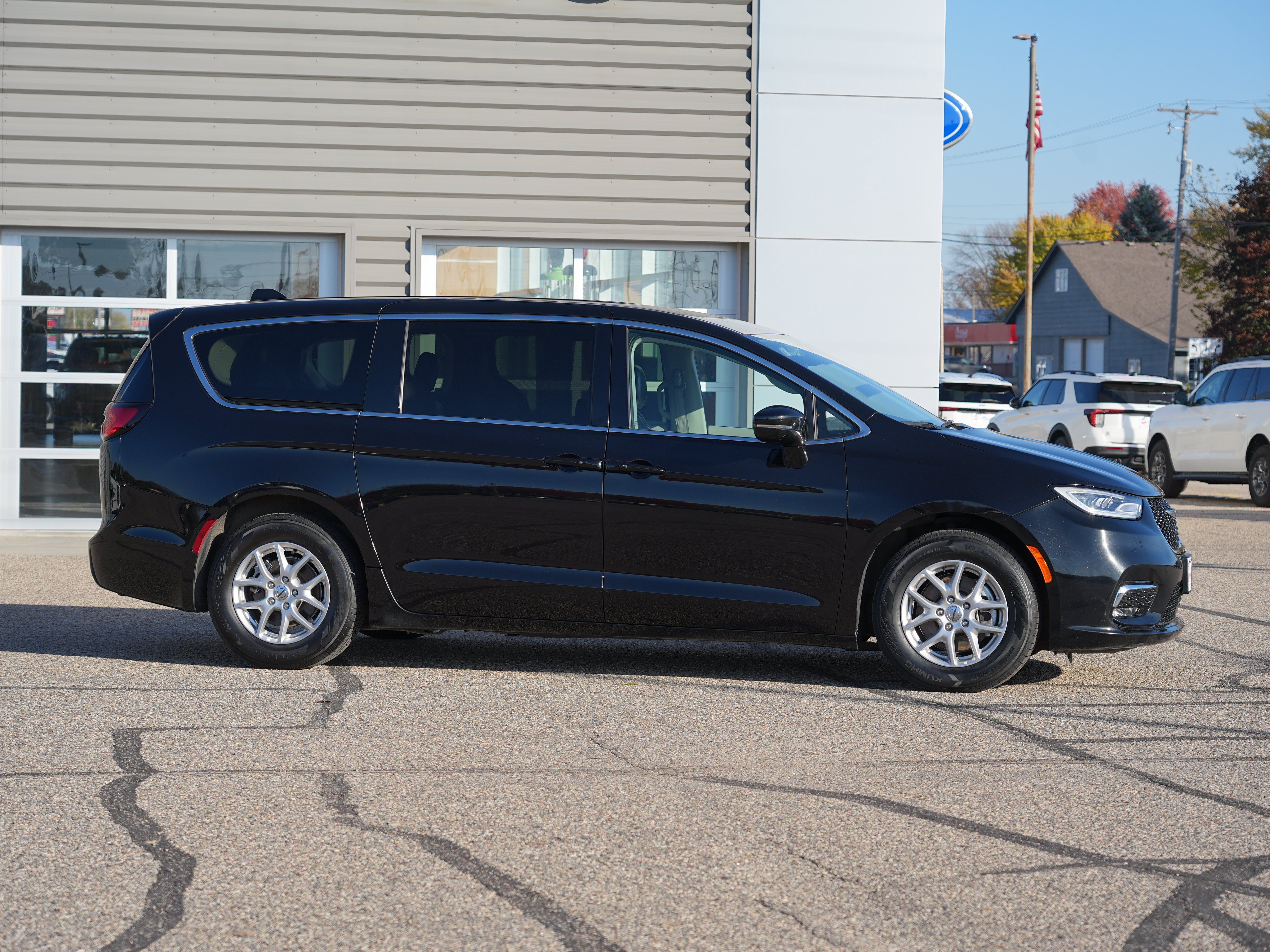 Used 2024 Chrysler Pacifica Touring L with VIN 2C4RC1BGXRR182940 for sale in Cokato, Minnesota