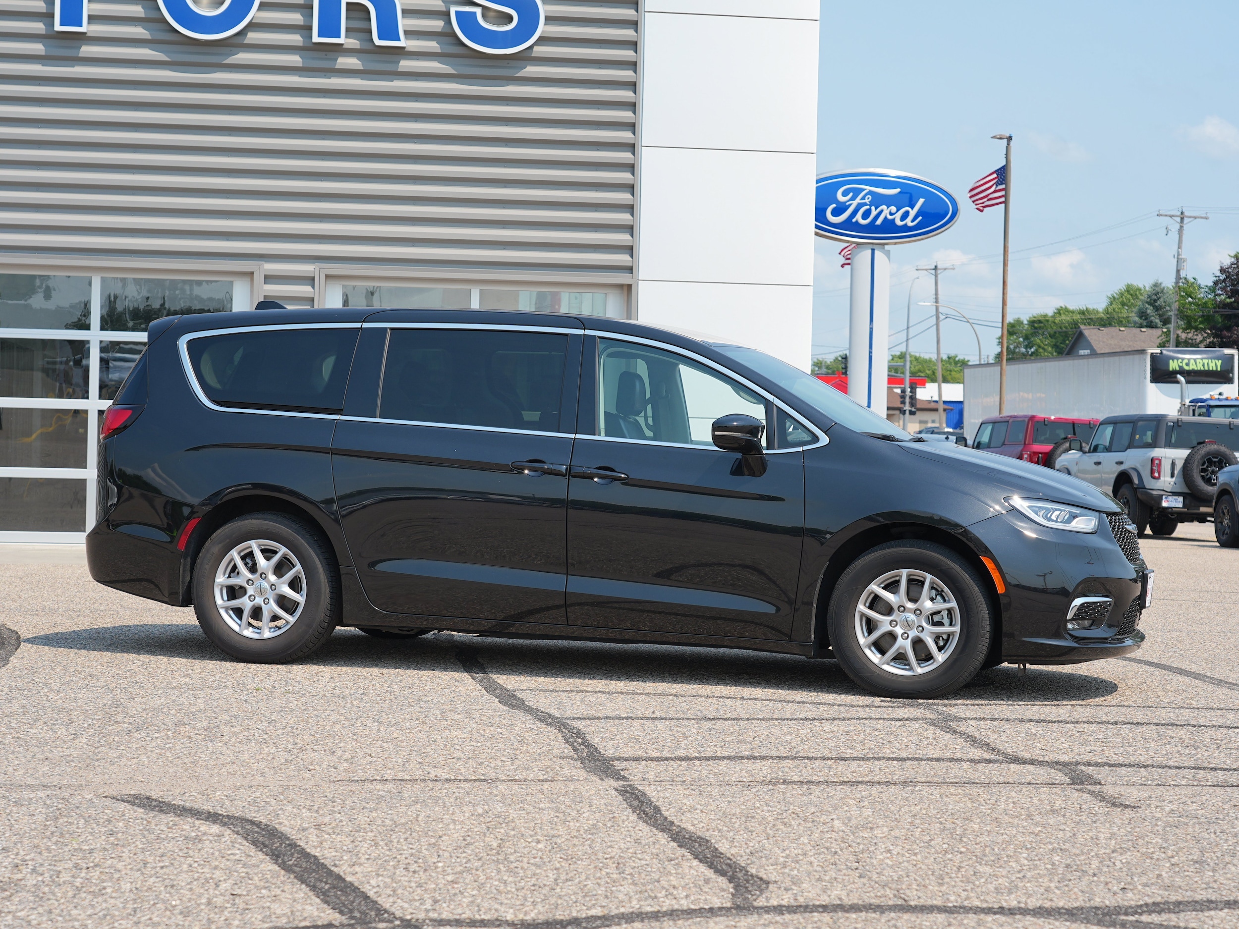 Used 2024 Chrysler Pacifica Touring L with VIN 2C4RC1BG4RR101785 for sale in Cokato, Minnesota