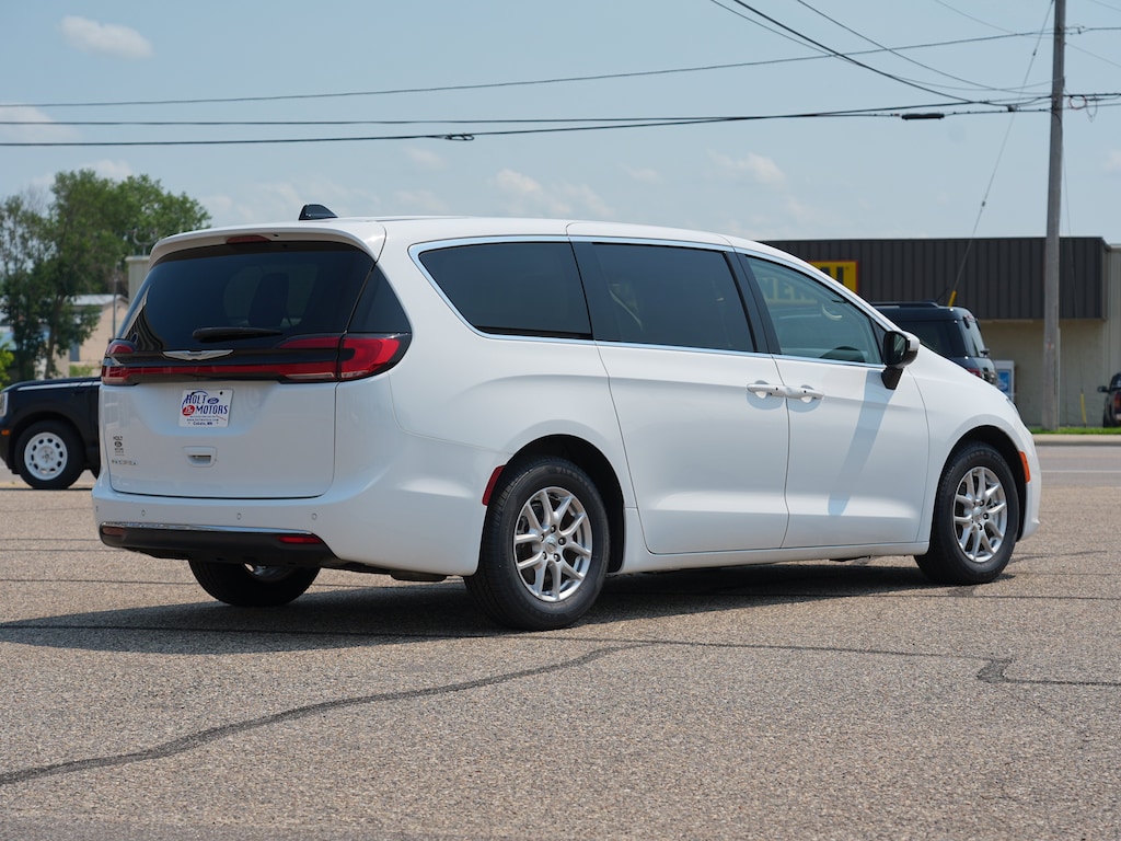 Used 2023 Chrysler Pacifica Touring L Passenger Van