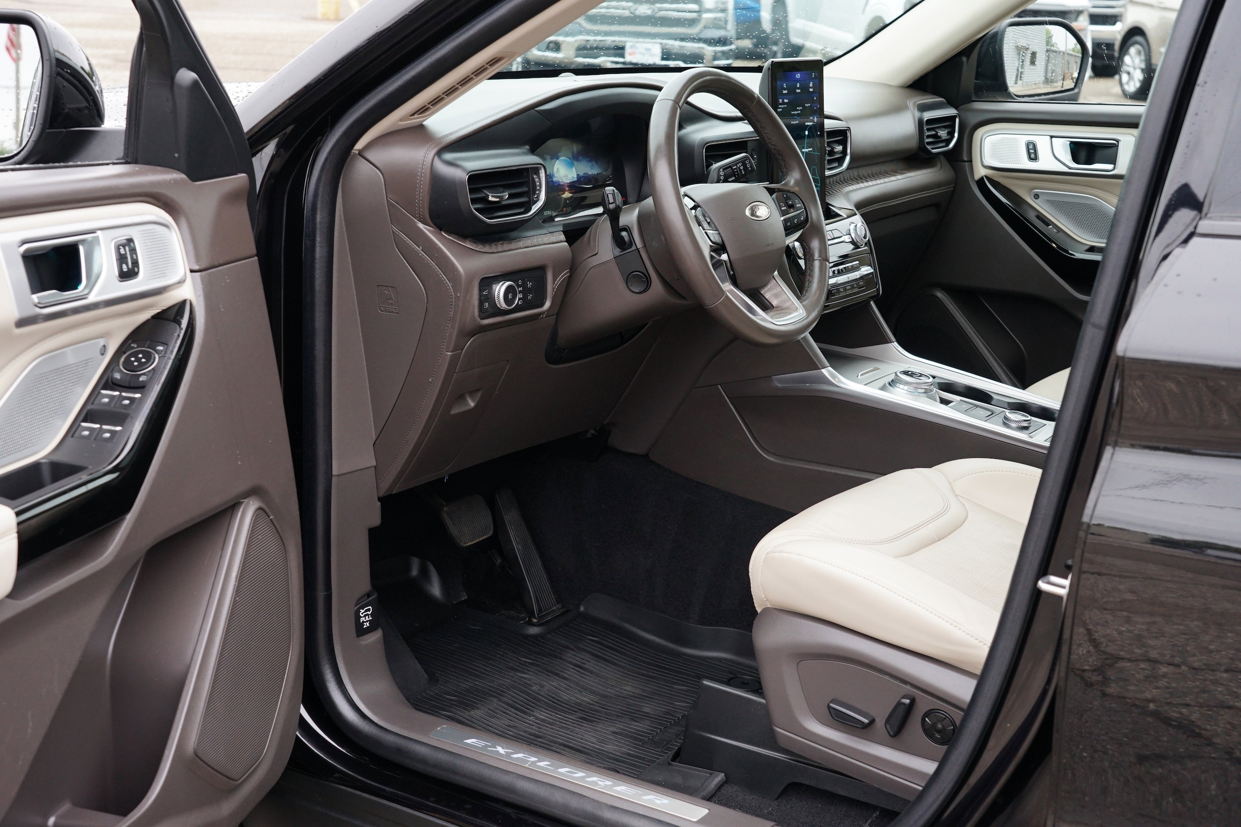 2022 Ford Explorer Platinum - Photo 13