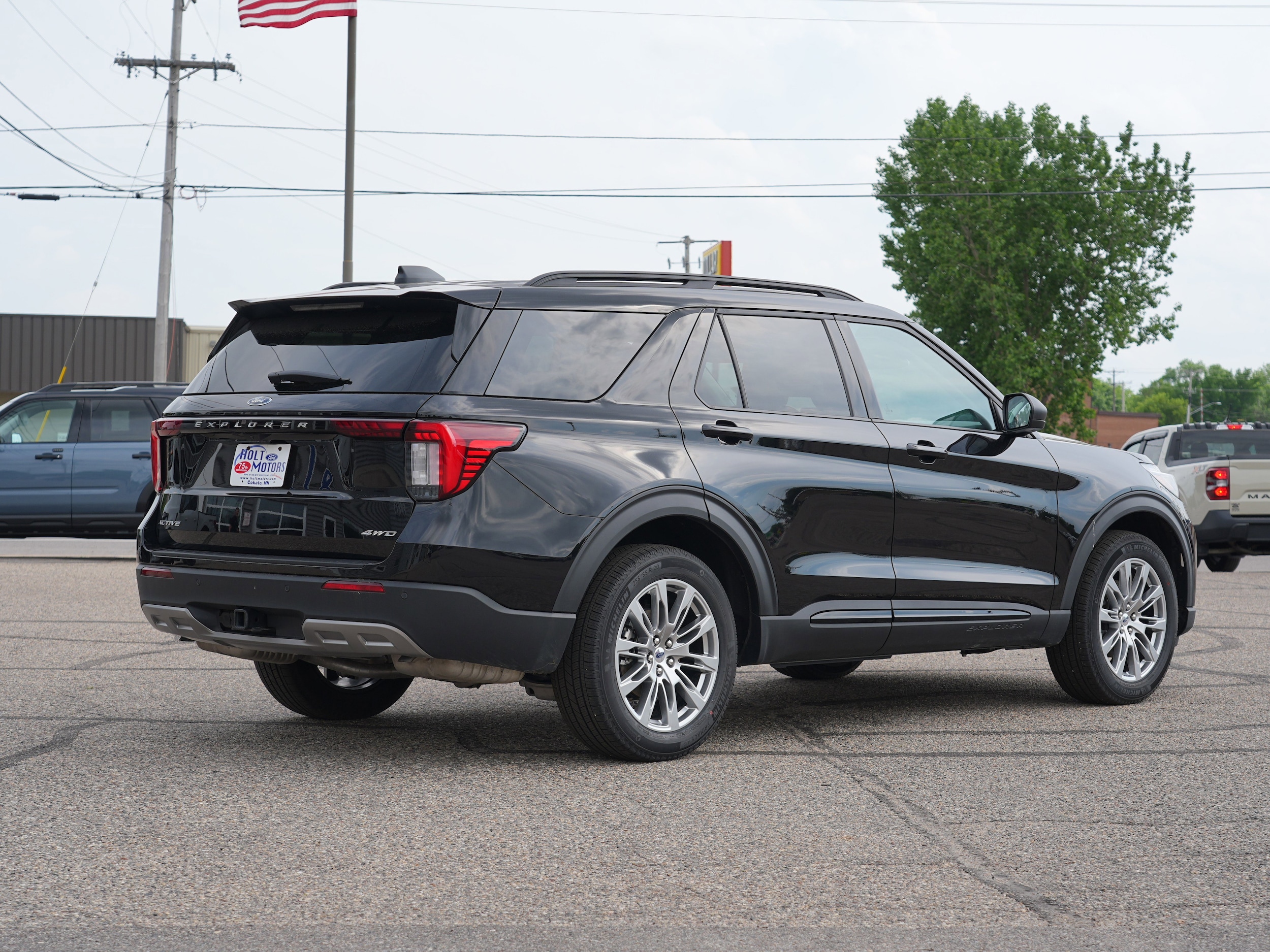 2026 Ford Explorer Active - Photo 3