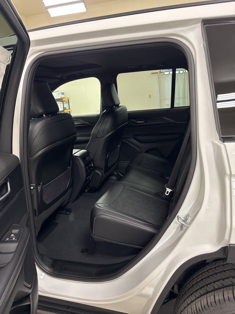 2025 Jeep Grand Cherokee Altitude - Photo 24