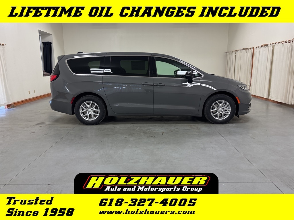 2025 Chrysler Pacifica Passenger Van 