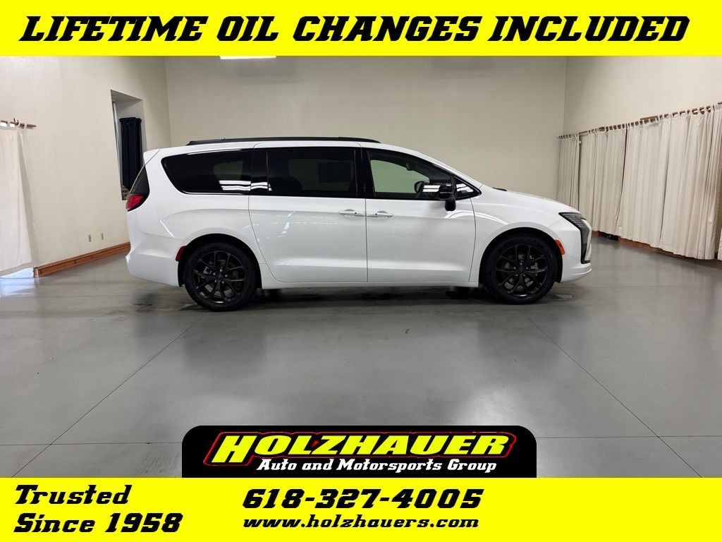 New 2027 Chrysler Pacifica LIMITED Passenger Van