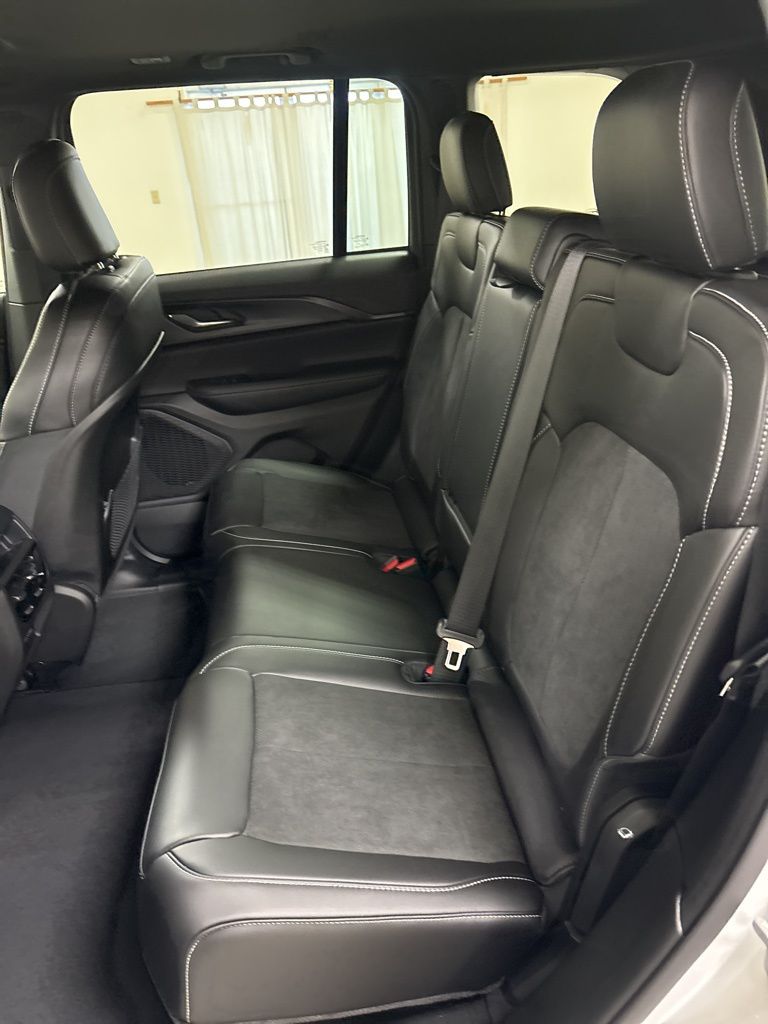 2025 Jeep Grand Cherokee Altitude - Photo 25