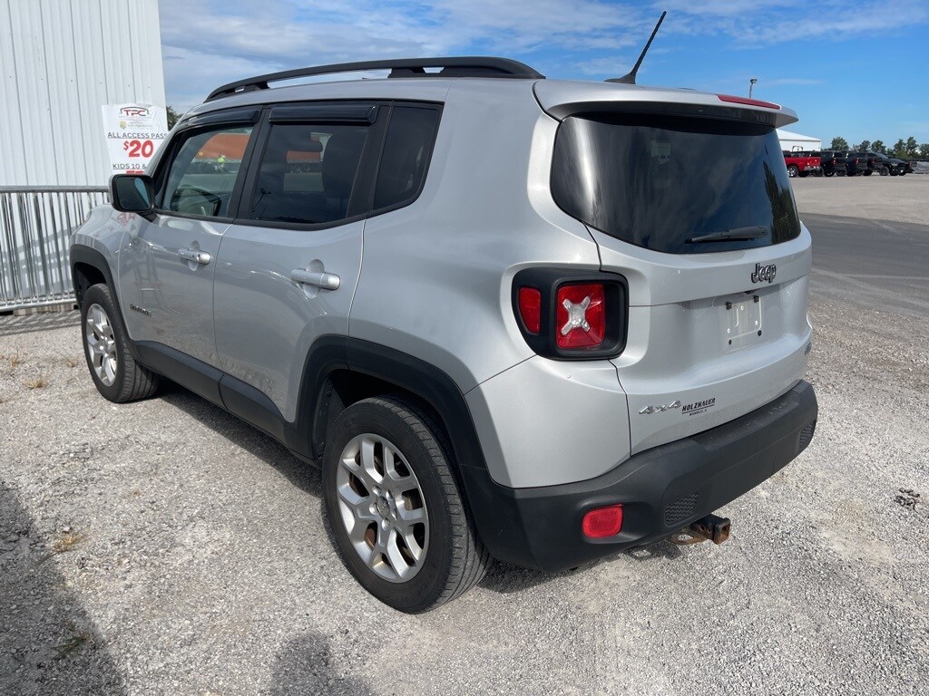 2016 Jeep Renegade Latitude photo 2