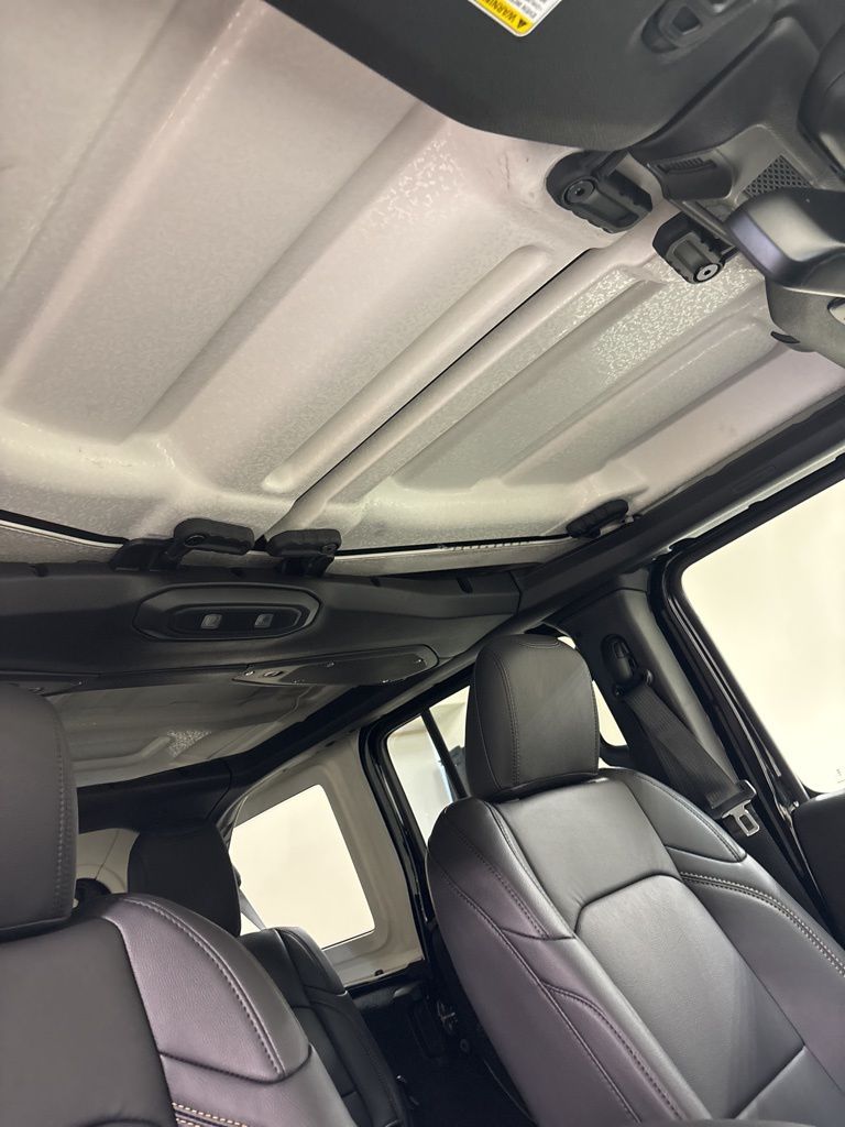 2025 Jeep Wrangler 4-Door Sahara - Photo 34