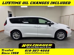 2026 Chrysler Pacifica SELECT Passenger Van