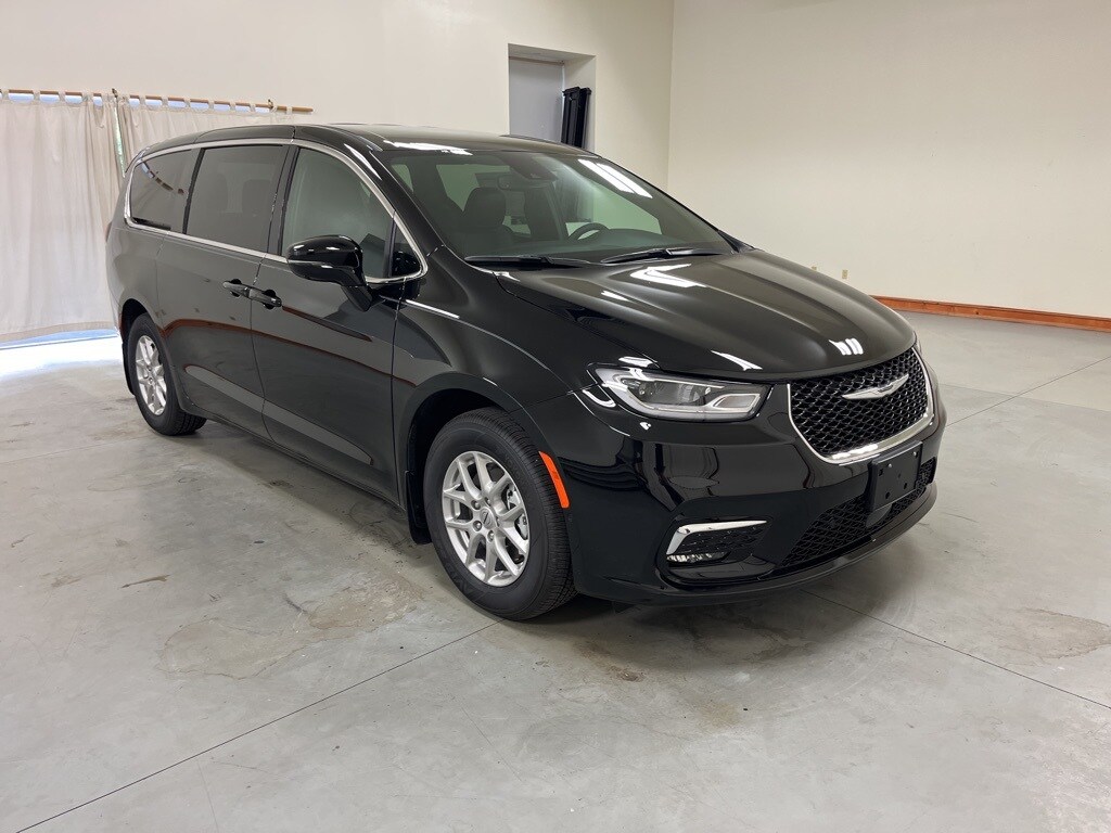 2025 Chrysler Pacifica photo 2