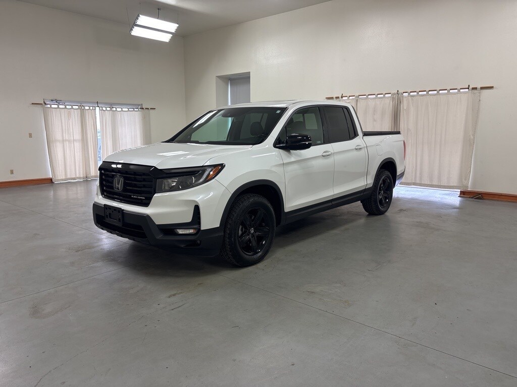 2023 Honda Ridgeline Black Edition photo 2