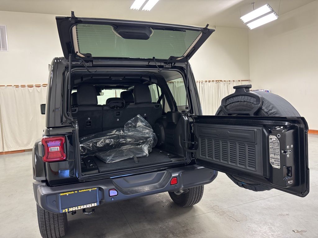 2025 Jeep Wrangler 4-Door Sahara - Photo 26