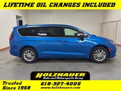 2026 Chrysler Pacifica SELECT Passenger Van