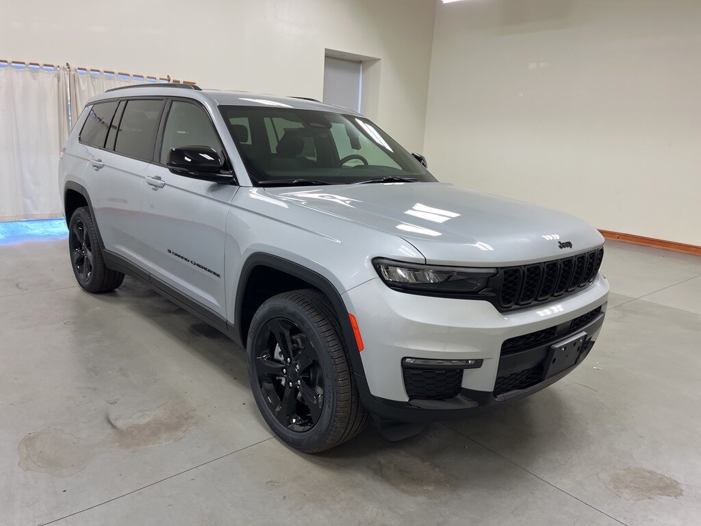 2025 Jeep Grand Cherokee Limited photo 2