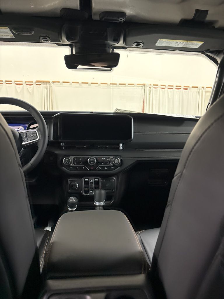 2025 Jeep Wrangler 4-Door Sahara - Photo 21