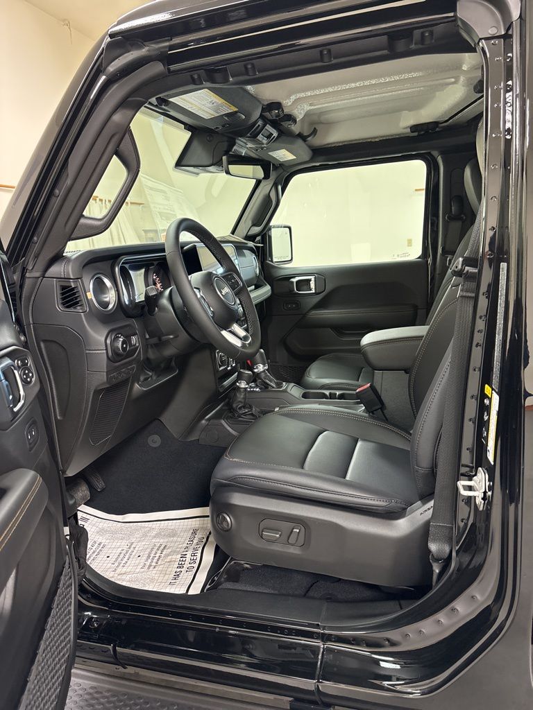 2025 Jeep Wrangler 4-Door Sahara - Photo 9