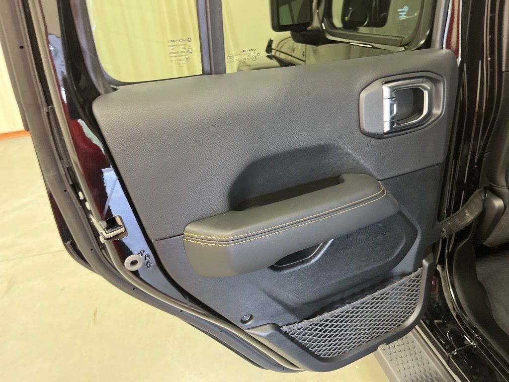2025 Jeep Wrangler 4-Door Sahara - Photo 11
