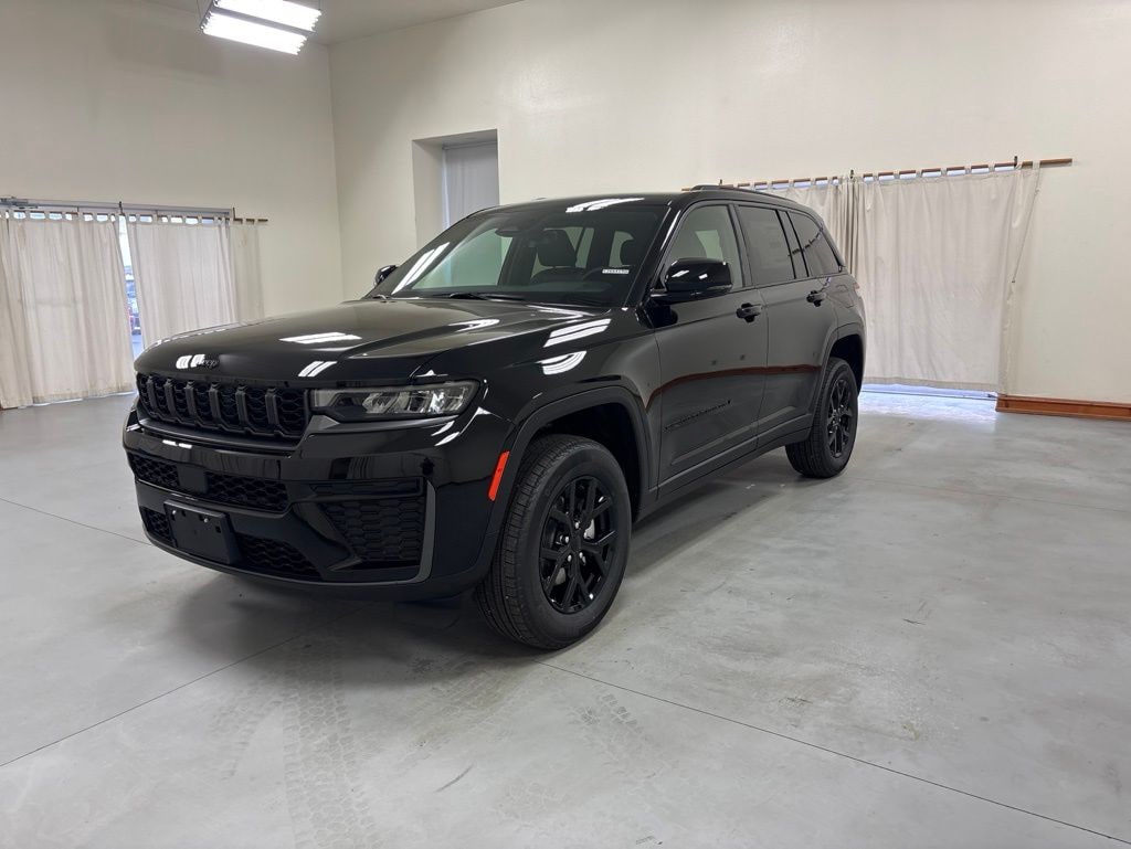 New 2026 Jeep Grand Cherokee LAREDO ALTITUDE 4X4 Sport Utility