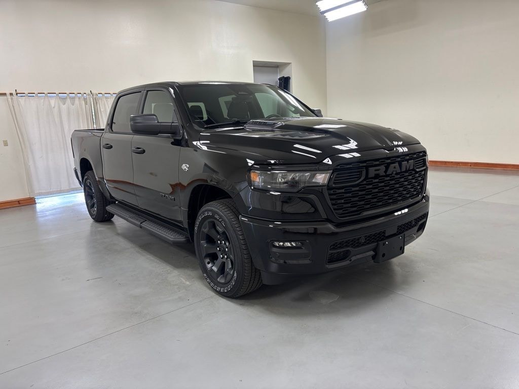 New 2026 Ram 1500 EXPRESS CREW CAB 4X4 5'7 BOX Pickup