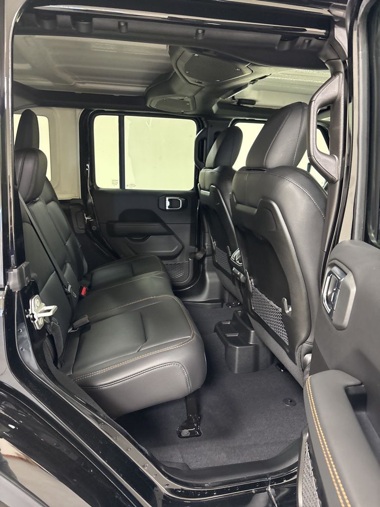 2025 Jeep Wrangler 4-Door Sahara - Photo 36