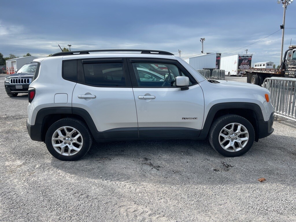 2016 Jeep Renegade Latitude photo 4
