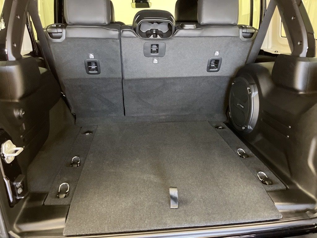 2025 Jeep Wrangler 4-Door Sahara - Photo 9