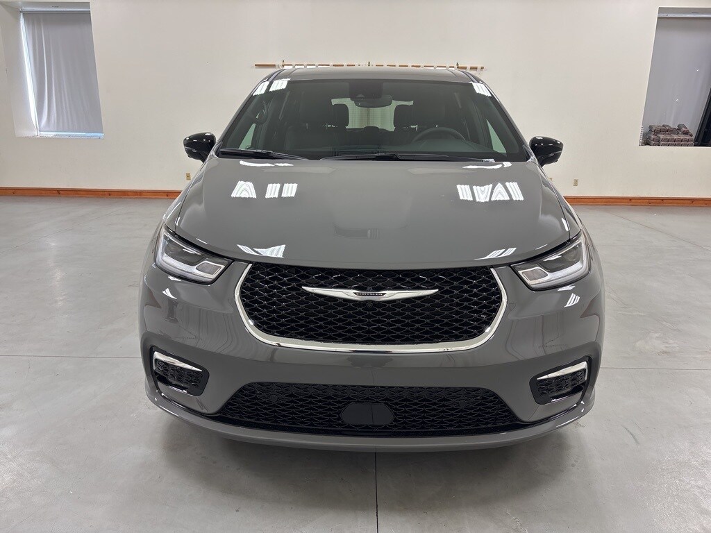 2025 Chrysler Pacifica photo 2
