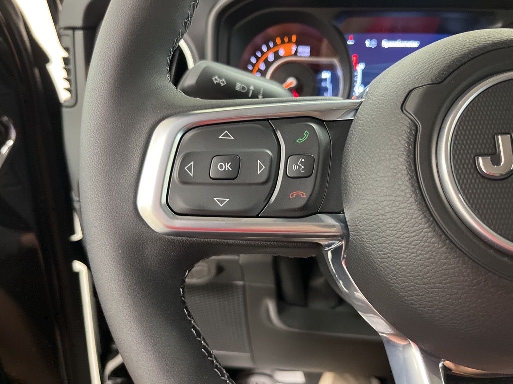 2025 Jeep Wrangler 4-Door Sahara - Photo 18