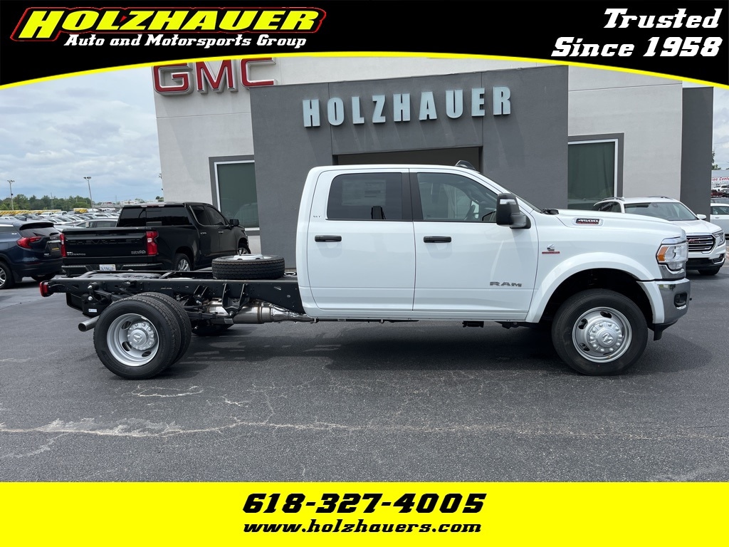 New 2024 Ram 4500 Chassis Cab 4500 SLT CHASSIS CREW CAB 4X4 60' CA Pickup
