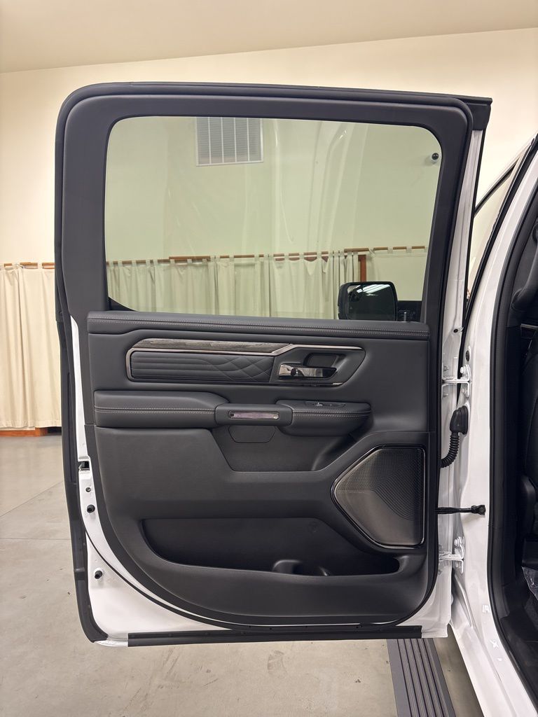2026 RAM 1500 Limited - Photo 25