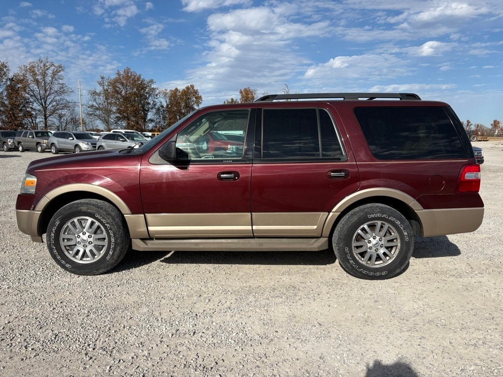Used 2011 Ford Expedition XLT with VIN 1FMJU1J50BEF40734 for sale in Nashville, IL