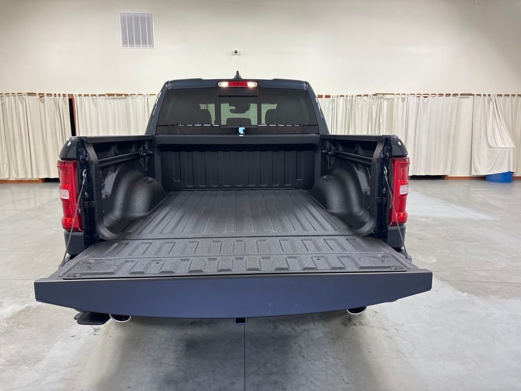 New 2026 Ram 1500 LARAMIE CREW CAB 4X4 5'7 BOX Pickup