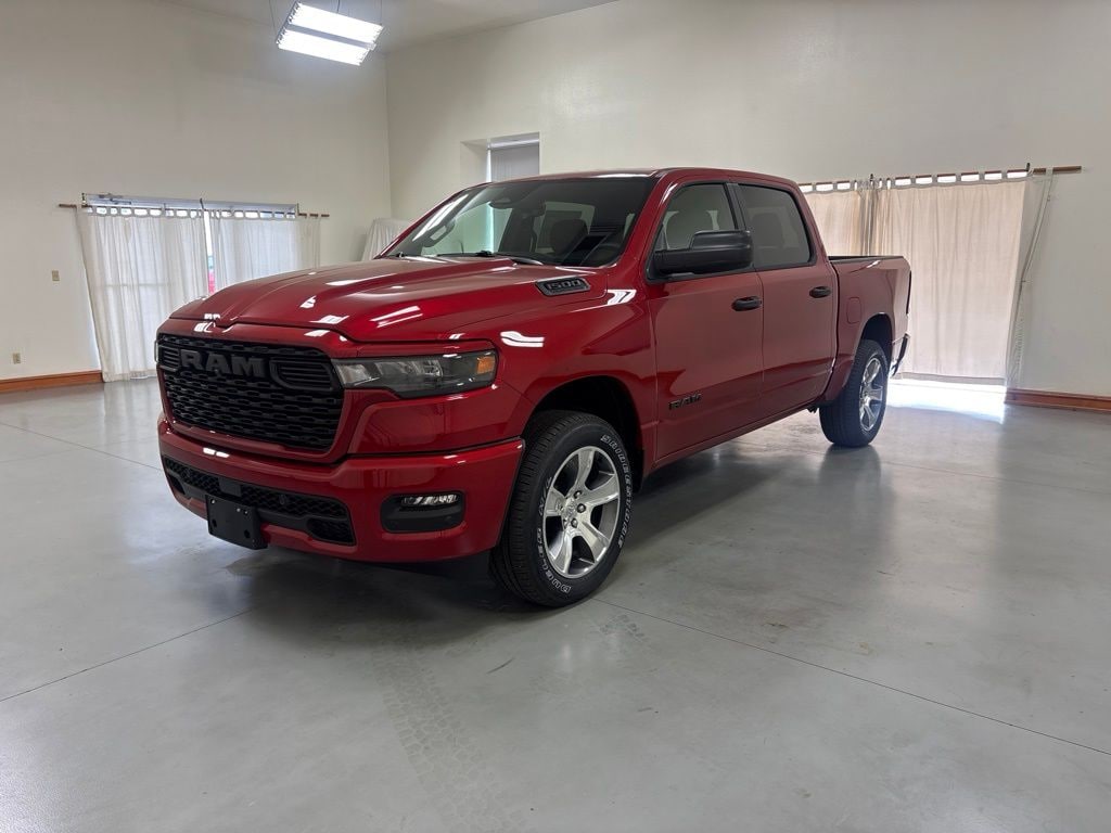 New 2026 Ram 1500 EXPRESS CREW CAB 4X4 5'7 BOX Pickup